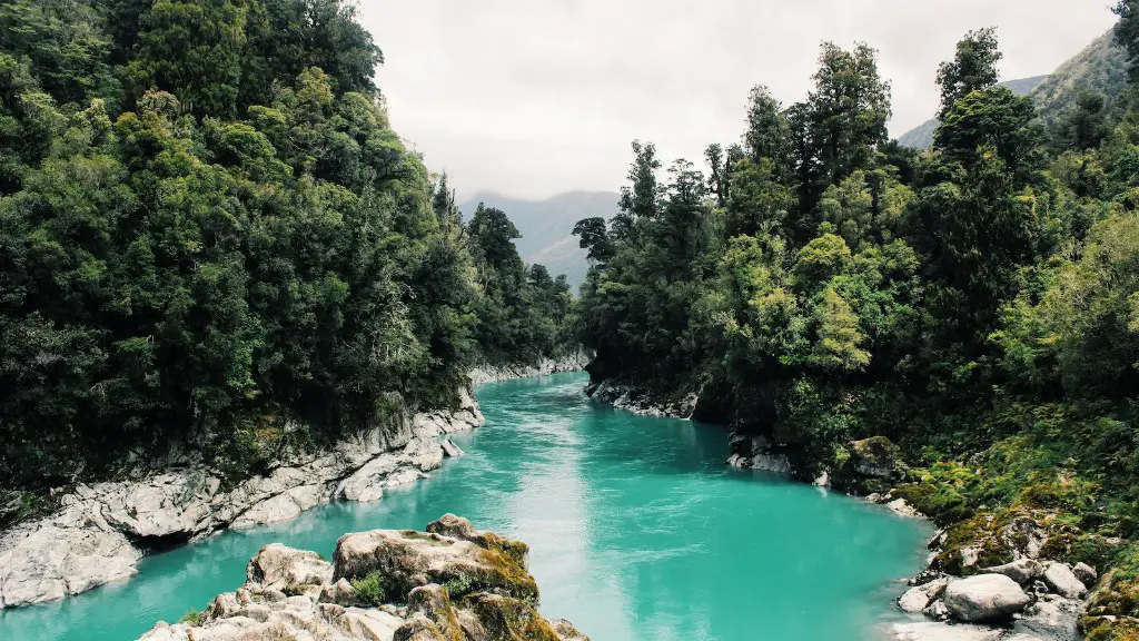 Which countries does the amazon river flow through in order?